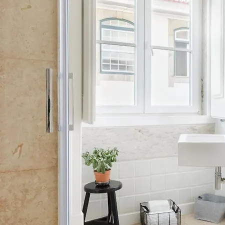 아파트 Update Urban Chic Flat In 19th Century Building 2 Bedrooms & 2 Bathrooms & Ac Alfama District *