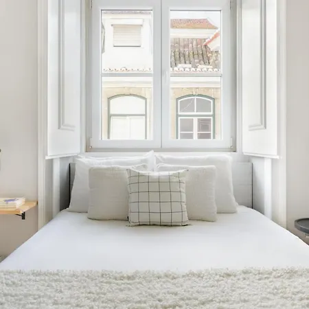 Update Urban Chic Flat In 19th Century Building 2 Bedrooms & 2 Bathrooms & Ac Alfama District Lissabon