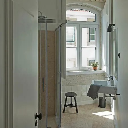 아파트 Update Urban Chic Flat In 19th Century Building 2 Bedrooms & 2 Bathrooms & Ac Alfama District 리스본