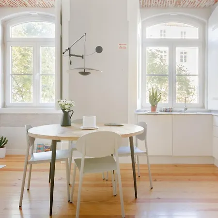 Апартаменты Update Urban Chic Flat In 19th Century Building 2 Bedrooms & 2 Bathrooms & Ac Alfama District Лиссабон