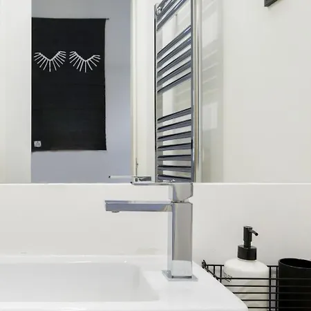 Update Urban Chic Flat In 19th Century Building 2 Bedrooms & 2 Bathrooms & Ac Alfama District * Лиссабон