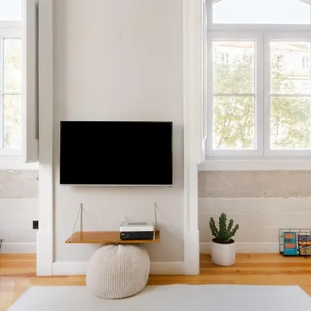 Update Urban Chic Flat In 19th Century Building 2 Bedrooms & 2 Bathrooms & Ac Alfama District