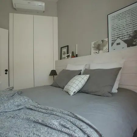 Update Urban Chic Flat In 19th Century Building 2 Bedrooms & 2 Bathrooms & Ac Alfama District *